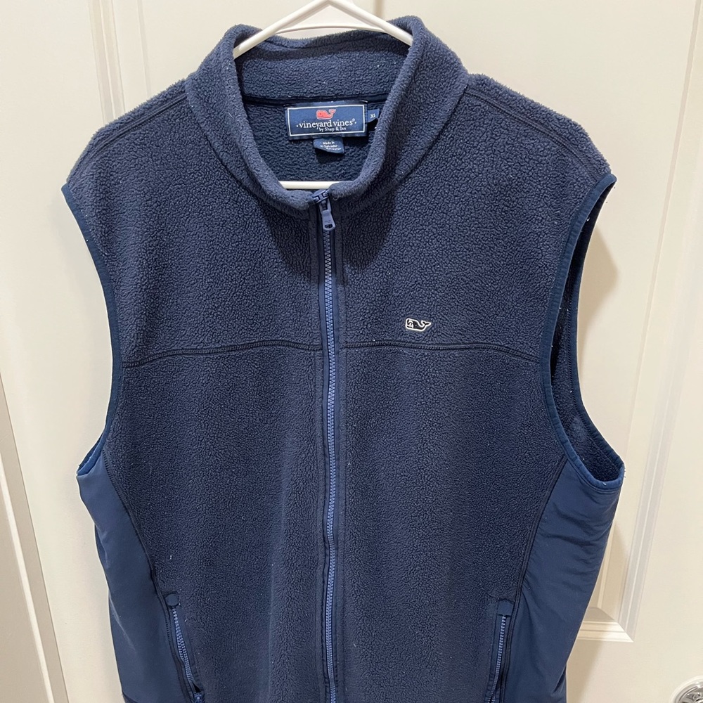 XL Vineyard vines vest